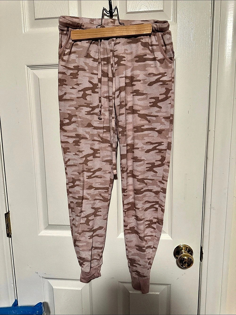 XOXO Camo Jogger Pants in Pink Size Medium